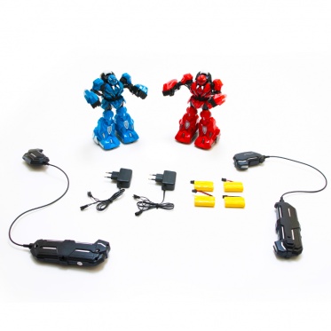 Tarpusavyje kovojantys robotai mėlynas-raudonas