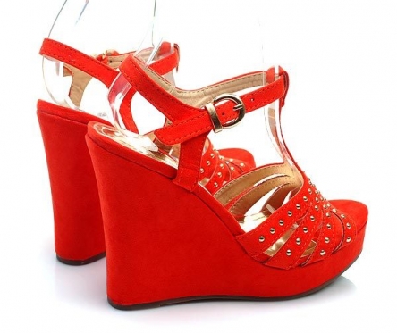 Raudoni moteriški batai su platforma