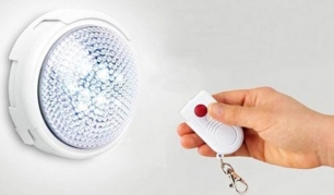 LED šviestuvas su nuotolinio valdymo pulteliu