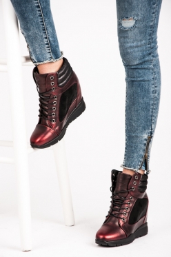 Raudoni moteriški laisvalaikio batai