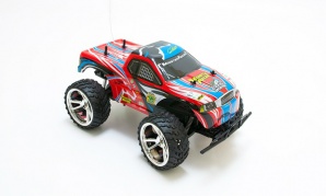 Radijo bangomis valdoma mašinėlė "Monster Truck" (raudona) Radijo bangomis valdoma mašinėlė "Monster Truck" (raudona)