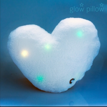 Širdies formos LED pagalvėlė "Glow Pillow"