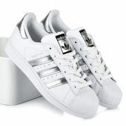 Balti moteriški Adidas sportiniai kedai