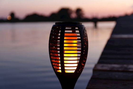 Įsmeigiamas LED šviestuvas su saulės baterija, 78 cm