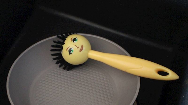 Plastikinis indų plovimo šepetys, 22 cm