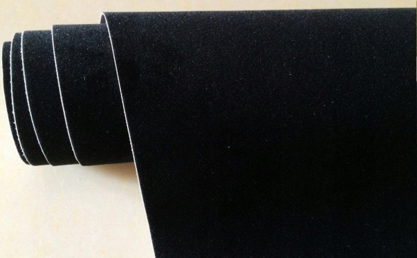 Aksominio paviršiaus termoplastinė plėvelė automobilio kėbului, 1,35 x 15 m (juoda)