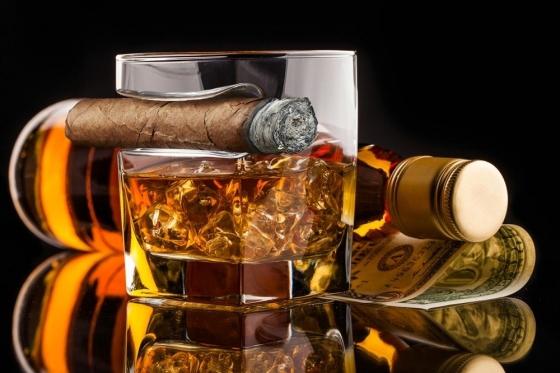 Du viename viskio stiklinė su cigaro laikikliu, 300 ml