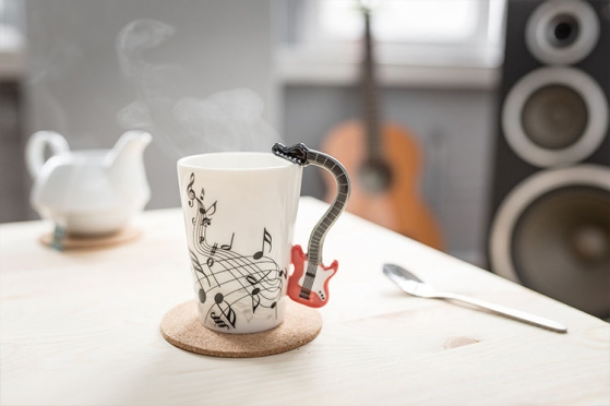 Puodelis su raudonos gitaros formos rankena, 250 ml