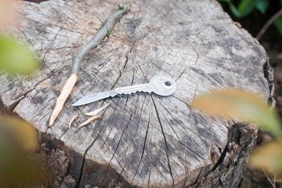 Nerūdijančio plieno rakto formos atlenkiamas peilis