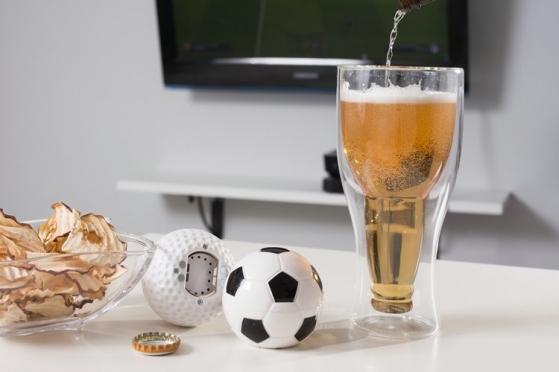 Butelio atidarytuvas su garsais iš sporto scenų "Futbolo kamuolys"