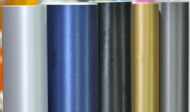 Metalo imitacijos termoplastinė plėvelė automobilio kėbului, 1,52 x 0,1 m (mėlyna)