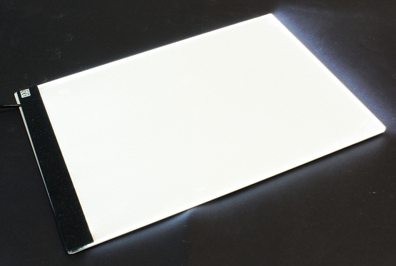 Piešimo lenta su LED apšvietimu, 31 x 21 x 0,5 cm