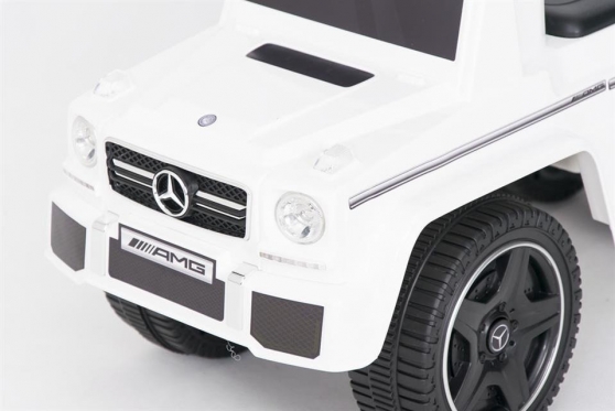 Mašinėlė - paspirtukas "Mercedes AMG" (balta)