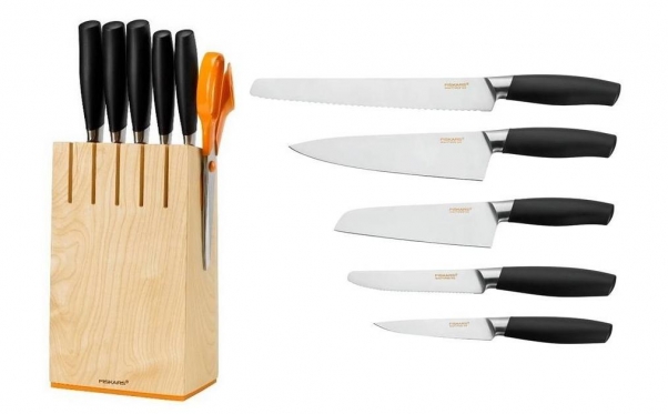 Nerūdijančio plieno peilių komplektas su mediniu stovu "Fiskars", 5 vnt