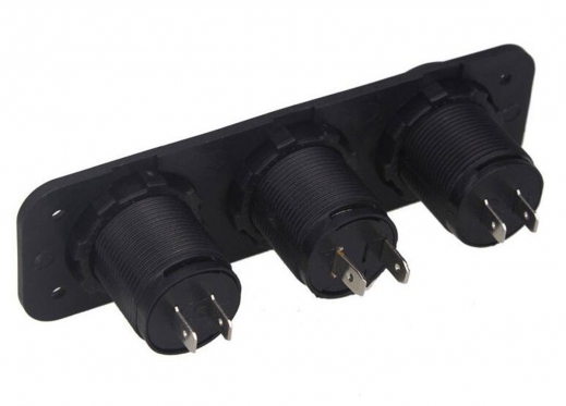 12 V lizdas su 2 USB jungtimis automobiliui, 15 x 4,5 x 5,5 cm