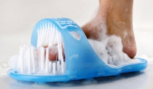 Puikus pėdų šveitiklis ir masažuoklis viename "Easy Feet"!