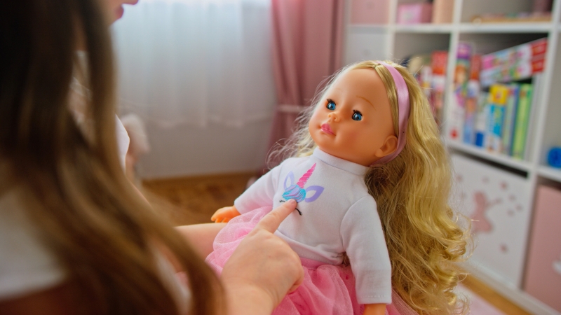 Bo. Kalbanti Ir Dainuojanti Lėlė Milana, 40 Cm, Rusų K.