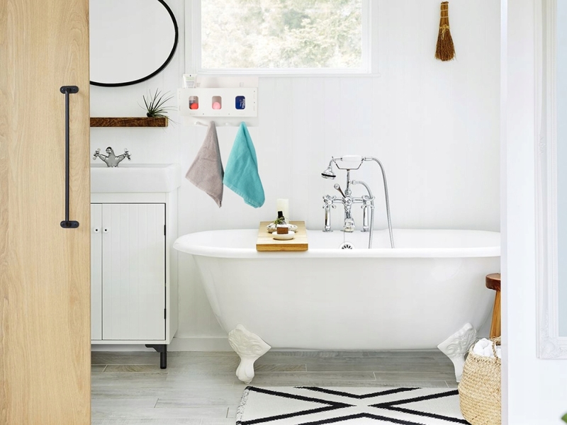 Pakabinama Vonios Lentyna, Balta