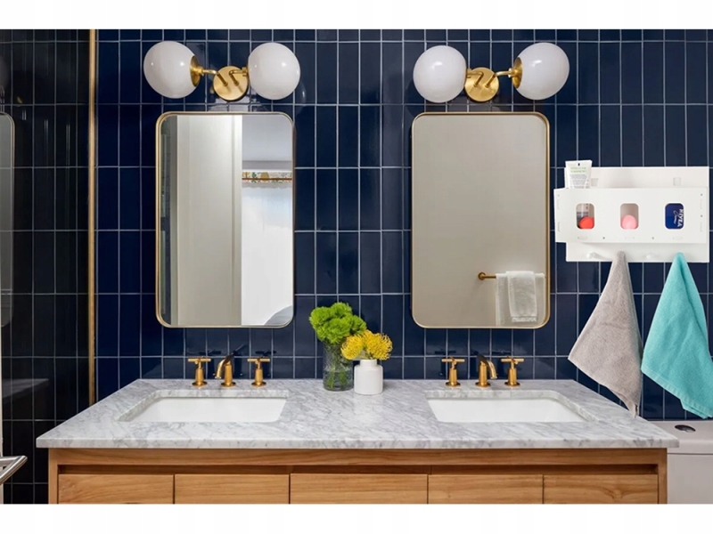 Pakabinama Vonios Lentyna, Balta